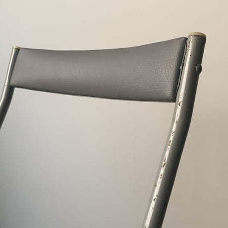 古い折り畳み椅子  1950-1960年代 ヴィンテージ フォールディングチェア ライトグレー 工業製品 インダストリアル 良品