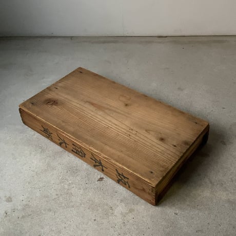 古い蓋付餅箱 一段  昭和23年 杉無垢材 白木無塗装 ナチュラルエイジング 美品