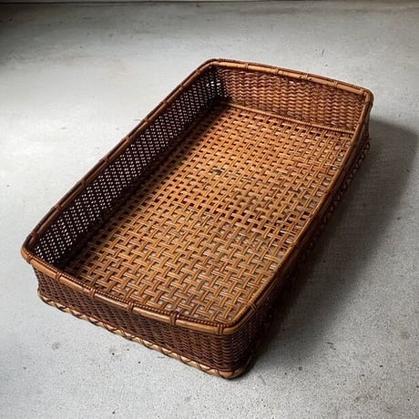 大正期 古い竹編の平籠  アンティークバスケット ヴィンテージカゴ  衣装籠 竹籠 竹工芸 手仕事 民藝 古民藝 古民具