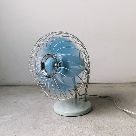 SILVER DESK FAN シルバーデスクファン (SILVER MFG.CO.LTD) ヴィンテージ卓上扇風機 小型 3枚金属羽根 レトロ家電 ブルー/クリームブルーグレー 良品