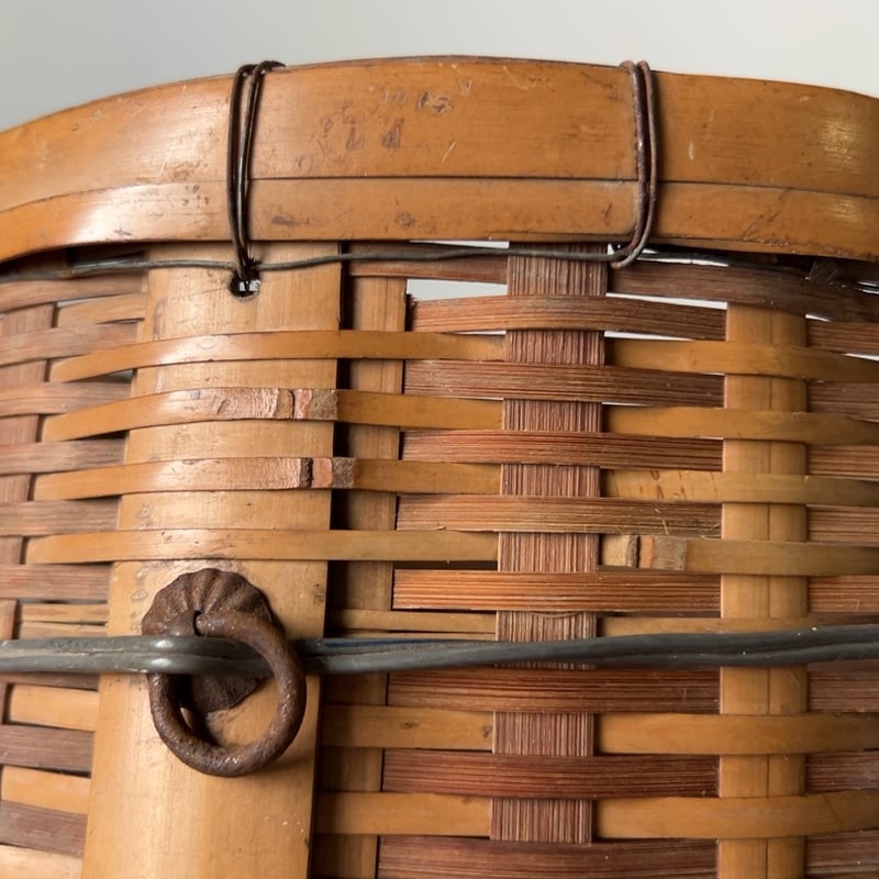 古い竹編みの縦長背負い籠 筒籠 花籠 竿立て 傘立て 日本の古籠 古道具