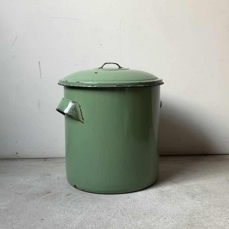 古いホーロー蓋付きキャニスター 大き目サイズ セージグリーン