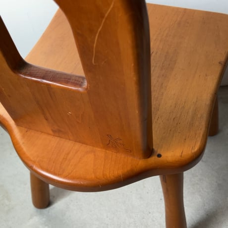 木製無垢材のダイニングチェア  木の椅子 良品