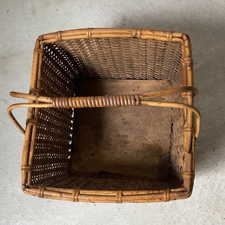 古い竹編みの持手籠  ワンハンドルバスケット 炭斗(すみとり) 茶道具 炭取 烏府(うふ) アンティーク花器 花籠