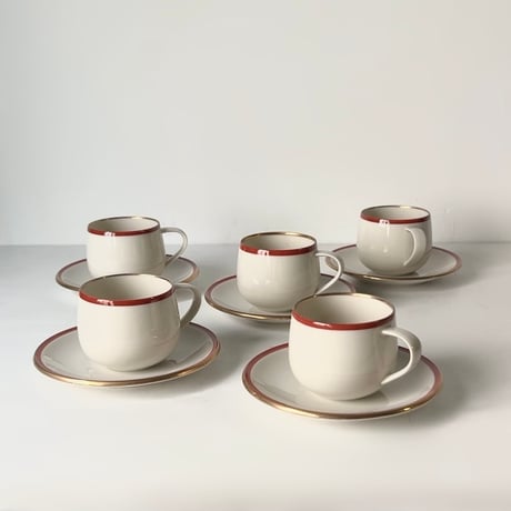名古屋陶芸 カップ＆ソーサー　ボルドーと金彩のシンプルデザイン ハンドペイント  ヴィンテージコーヒーカップ 美品  1客の価格(ストック3客有)