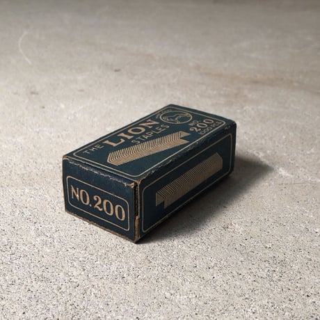 The  LION  staples  No200  ライオン事務器  ステープル芯  ステープラー・ホッチキスの芯 200番　デッドストック 未使用品　ヴィンテージステーショナリー 文具