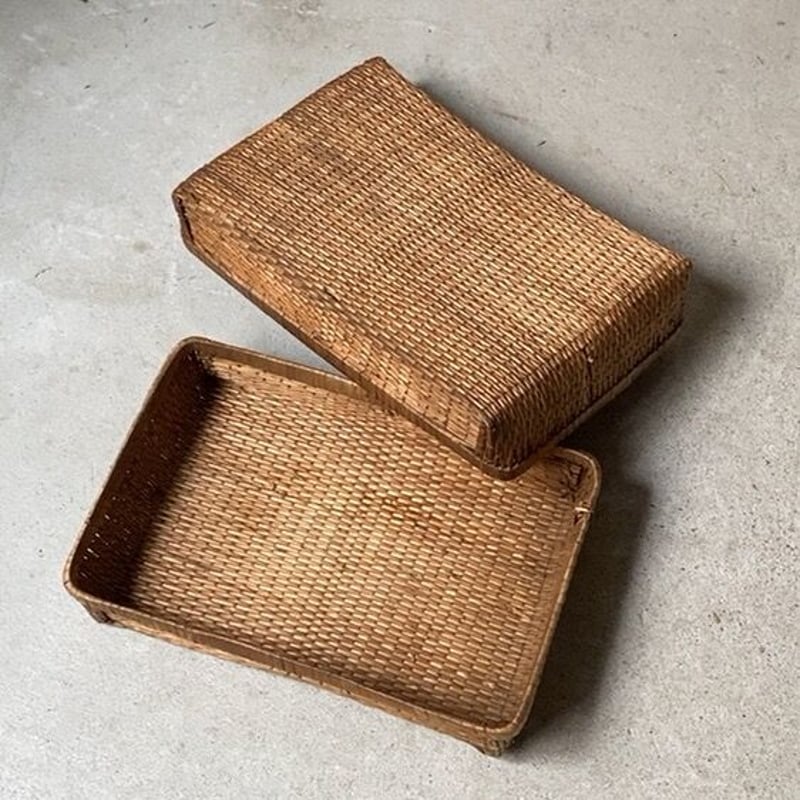 古い 味のある 柳行李 文箱 古道具 アンティーク 縁有り小型柳行李 平箱 幅約45cm 道具箱 ヤケ感良好 古い工芸品