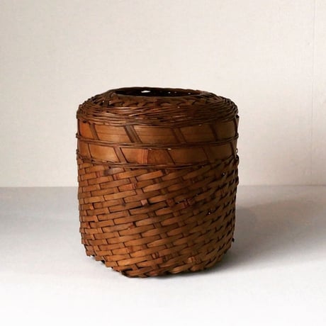 竹編の屑籠   素材の強弱が効いた大変手の込んだ編みかごです。日本の工芸品  民藝