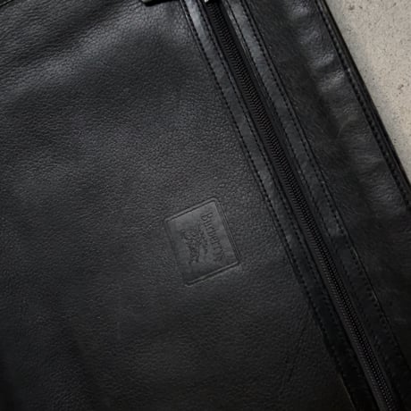 Burberrys バーバリーズ  クラッチバッグ  ブラックレザー インナーはノバチェック仕立  オールドバーバリー ヴィンテージバーバリー セカンドバッグ エンボスロゴ 中古良品