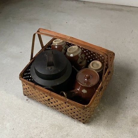 古い竹編の籠  四角い茶籠  幅約29cm  2ハンドルヴィンテージバスケット 日本のかご 茶器入れ 古籠