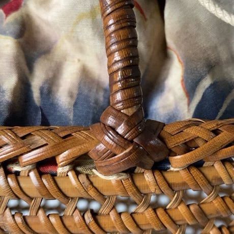 古い籐巻きの煎茶籠 小さめサイズ 24cm  更紗あり  ヴィンテージカゴバッグ 完品