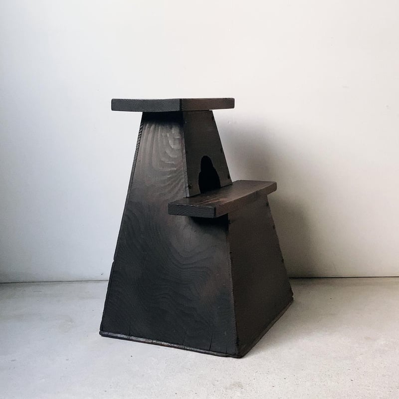 古い踏み台 戦前 昭和初期 杉無垢材 銅飾りリベット 達磨型穴 屑入れ