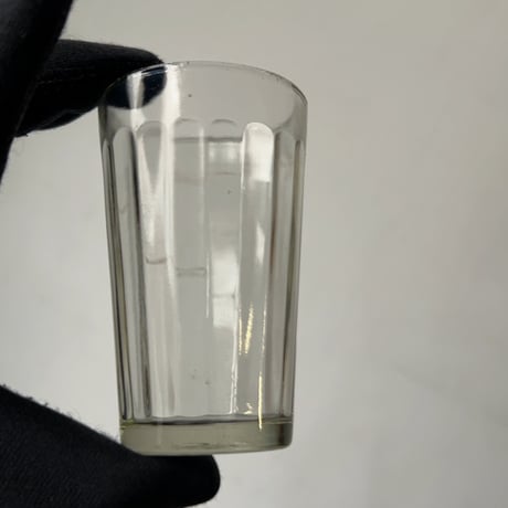 昭和期アンカーグラス 無色(ややグレーがかった) 小サイズ 高さ約9cm SGF刻印 瓶ビール用グラス シンプルデザイン 気泡ガラス ヴィンテージグラス