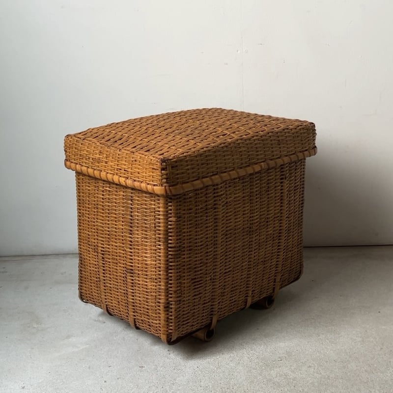 古い蓋付きの竹編み籠 縦型竹編みバスケット 竹足ありスクエア型道具箱