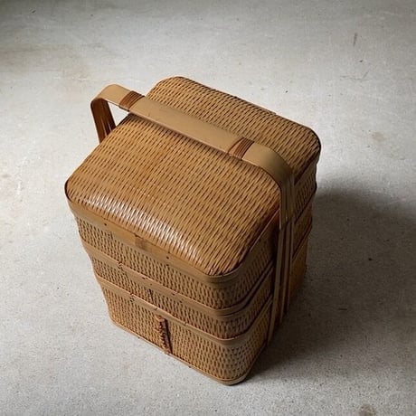 竹のお重  持ち手付三段重 竹編み 竹工芸 重箱  ドーム蓋  工芸品 民芸品 弁当箱 茶器箱 美品