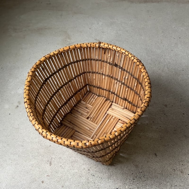 世界の民藝 アフリカ タンザニアの古い竹籠 バケツ型 鉢受け スリッパ