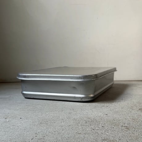 アルミ製パンケース  業務用 蓋付きアルミケース 洋菓子屋 店舗什器 道具箱 長年使われたアルミボックス 中古品  ※在庫7個有り