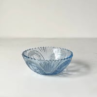 アンティーク プレスガラス デザート深皿 直径約11.5cm 小鉢 レース装飾 くすんだブルー 大正-昭和期 レトロ食器 ヴィンテージ食器 気泡ガラス アイスクリーム かき氷 フルーツ 皿 完品