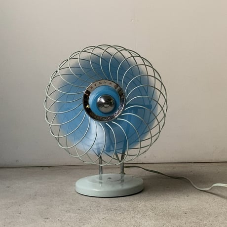 SILVER DESK FAN シルバーデスクファン (SILVER MFG.CO.LTD) ヴィンテージ卓上扇風機 小型 3枚金属羽根 レトロ家電 ブルー/クリームブルーグレー 良品