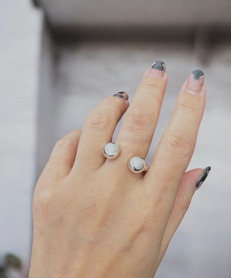 【better jewelry/ベタージュエリー】W BALLS RING