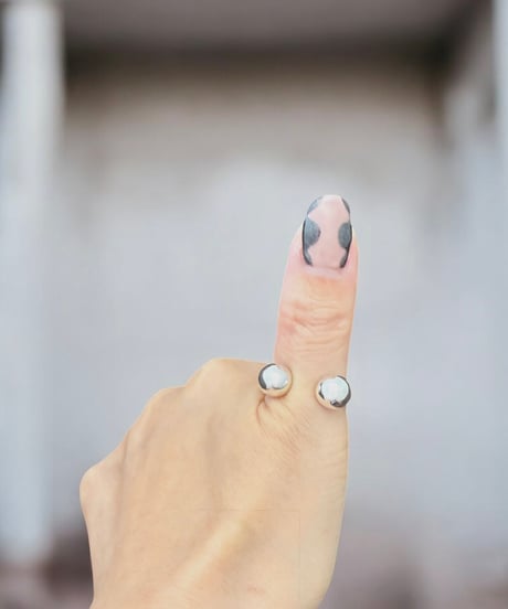 【better jewelry/ベタージュエリー】W BALLS RING