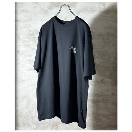 A PUZZLING HOME “CALL ME”-TEE BLACK(BACK main)