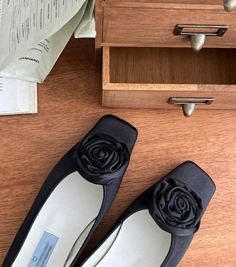 即納 FLOWER SATIN FLAT SHOES | triin.project 即納 FLOWER SATIN FLAT SHOES | triin.project