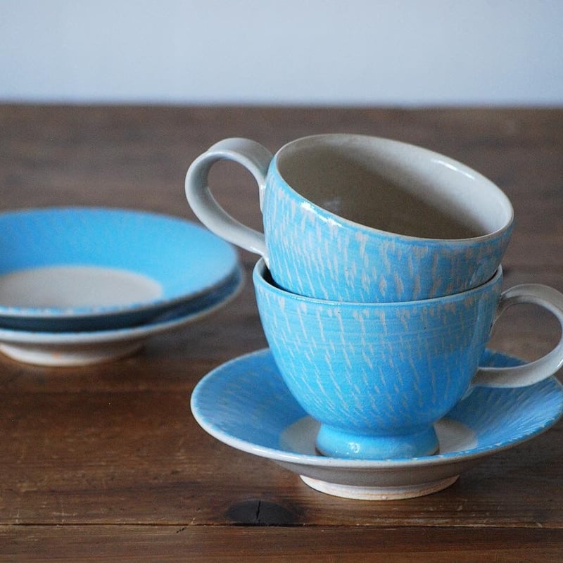 ガラス製ブルーのティーカップクリス　モネマスオーナメント カップ＆ソーサー 飛かんな スカイブルー | 櫻井窯