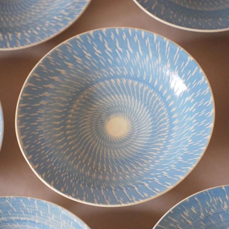 飛鉋（とびかんな）ブルー パスタ皿 | 櫻井窯