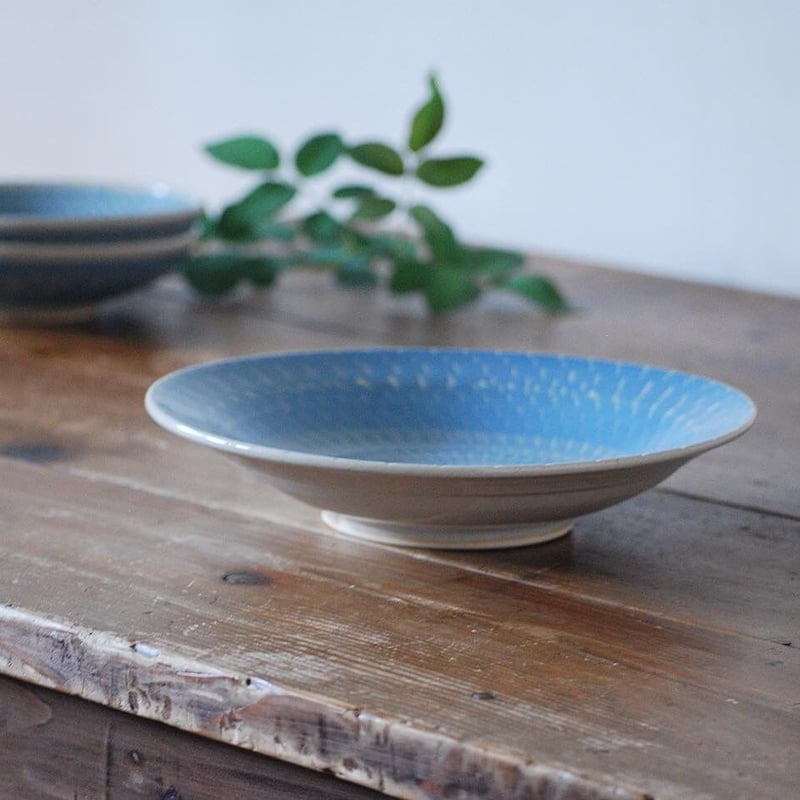 飛鉋（とびかんな）ブルー パスタ皿 | 櫻井窯