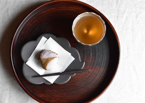 ウンリュウ菓子皿（黒）／東一仁