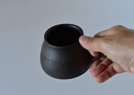 黒釉ＢＨマグ（角）／馬場勝文