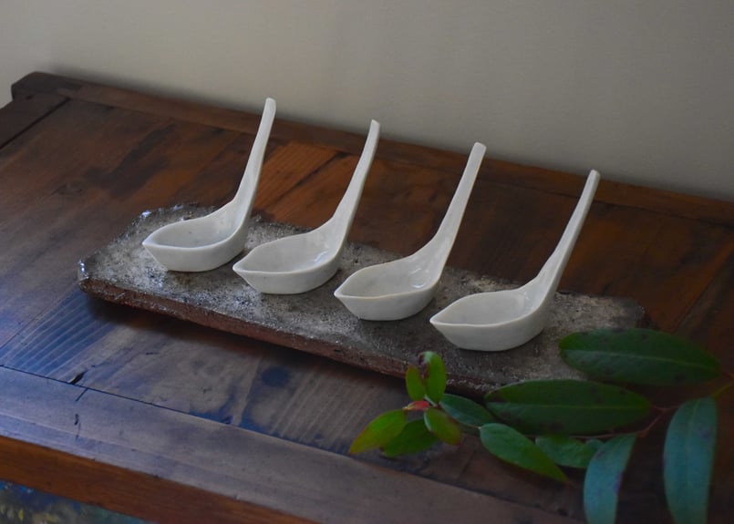 青白磁蓮華豆皿/竹下努 | うつわと暮らし 凛 ONLINE SHOP 青白磁蓮華豆皿/竹下努 | うつわと暮らし 凛 ONLINE SHOP