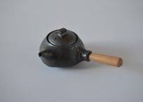 黒釉煎茶急須（台形）／馬場勝文