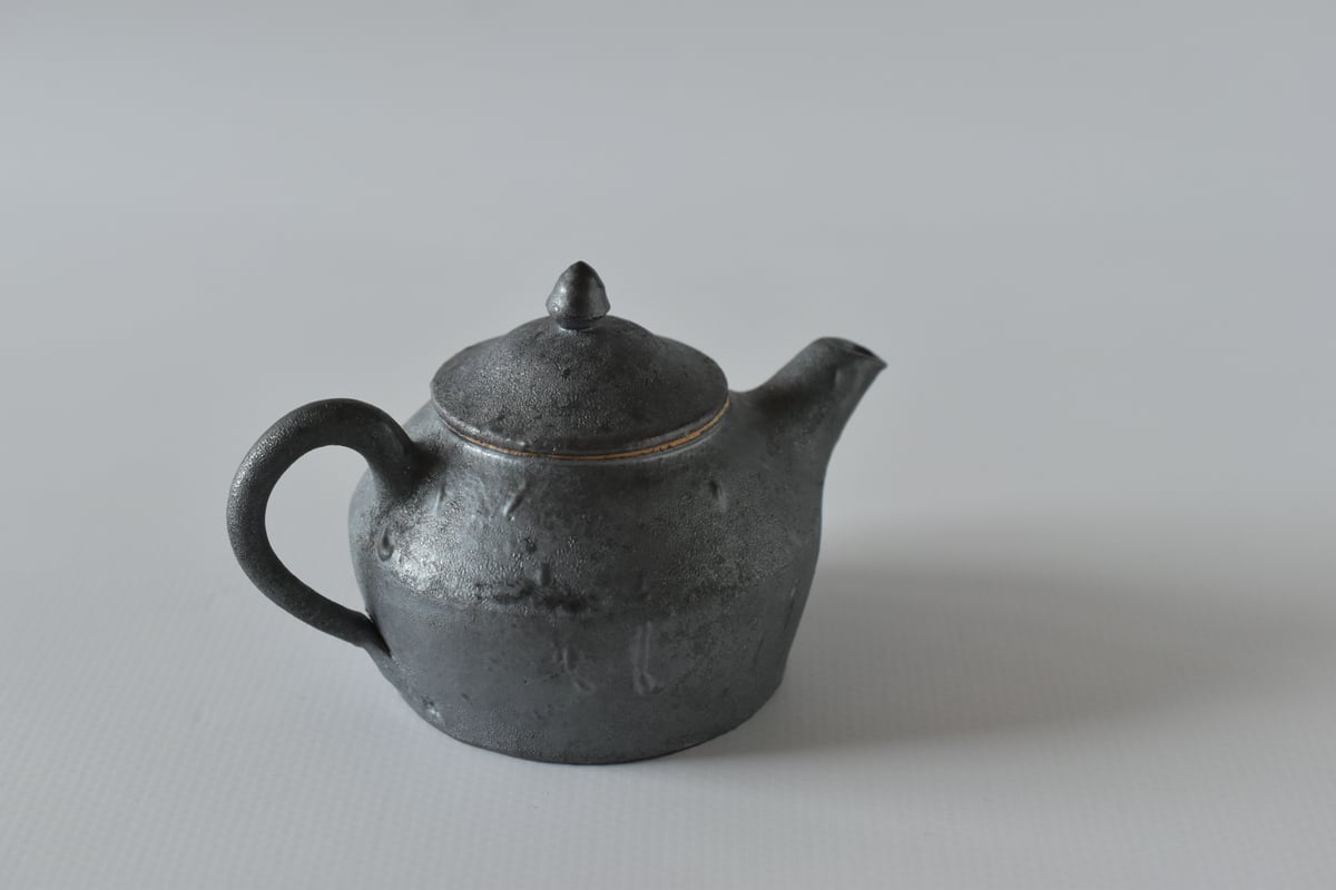 壺（江戸時代黒釉茶壺） 江戸時代 古瀬戸 古美濃 鉄釉 黒釉 三耳壺 壺 茶道具 茶器 花