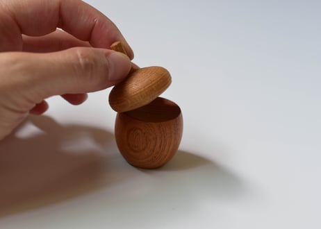 どんぐり置物／日の出製作所