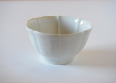 青白磁輪花丼／竹下努