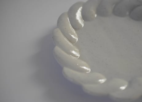 青白磁丸輪花取皿／竹下努