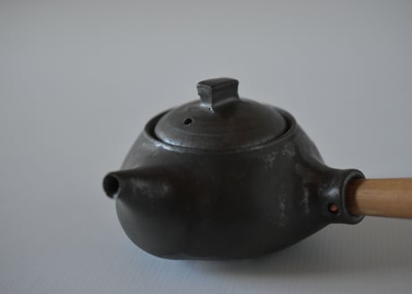 黒釉煎茶急須（台形）／馬場勝文
