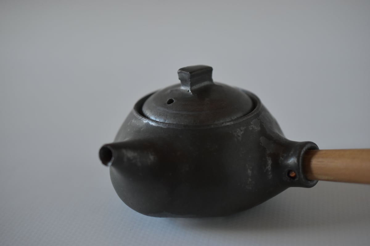 黒釉煎茶急須（台形）／馬場勝文 | うつわと暮らし 凛 ONLINE SHOP