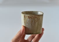 ミモザ灰釉角杯／境道一