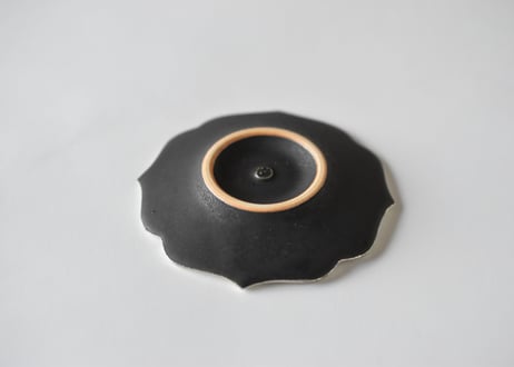 黒稜花銀彩豆皿（四葉）／東一仁