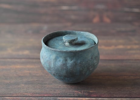焼物　扇形小物入れ 陶器製 扇型 花柄 小物入れ)小物入れ 陶器製 ふた付き