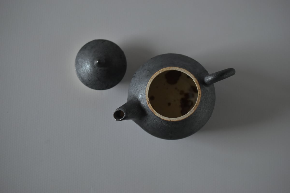 黒釉茶壺／境道一 | うつわと暮らし 凛 ONLINE SHOP