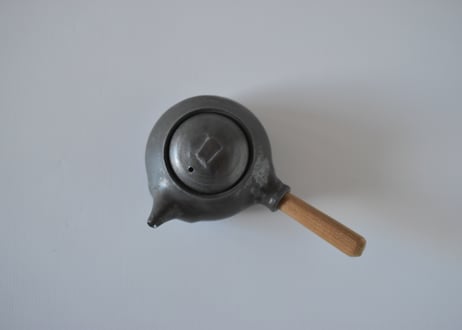 黒釉煎茶急須（台形）／馬場勝文