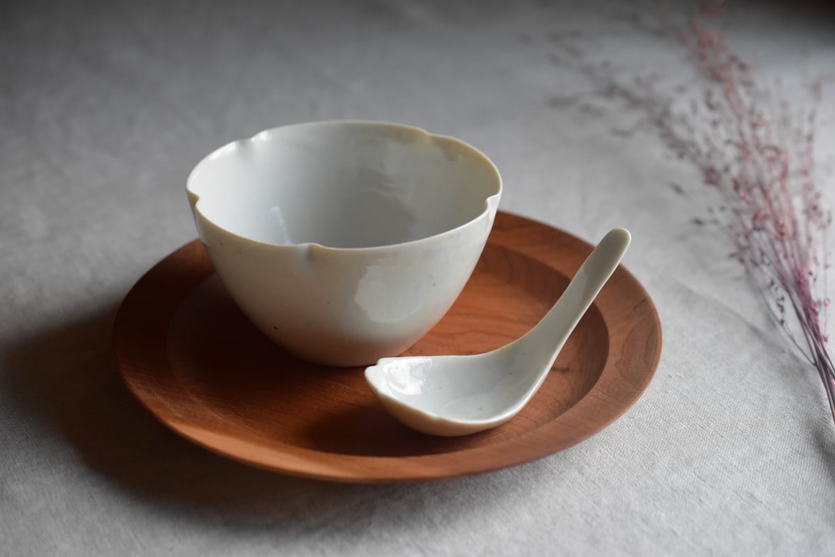 青白磁輪花深鉢（小）／竹下努 | うつわと暮らし 凛 ONLINE SHOP