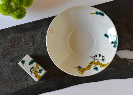 色絵松猫図浅鉢／工房あめつち