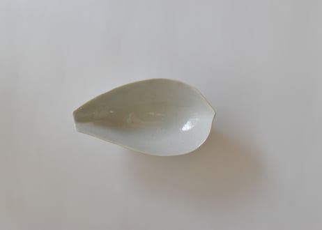 青白磁連弁小鉢／竹下努
