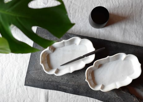 青白磁稜花取皿／竹下努