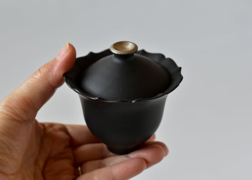 木下和美　陶磁 黒色花びら型陶器ボウル 木下和美 陶磁 黒色花びら型陶器ボウル 【公式通販】